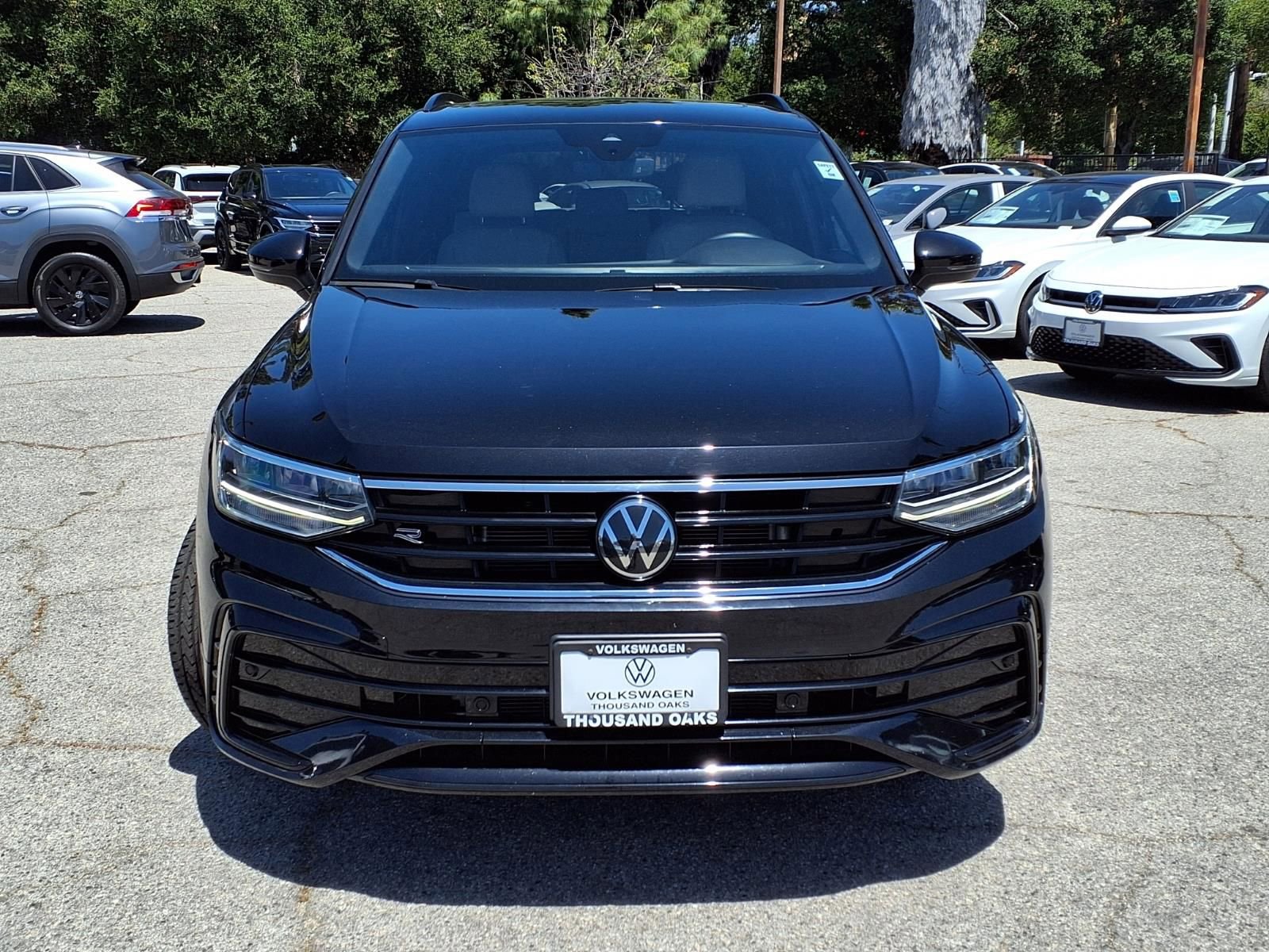 Used 2023 Volkswagen Tiguan SE R-Line FWD image 2
