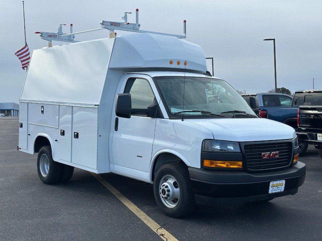 New 2024 GMC Savana 3500 w/ Power Convenience Package RWD image 2