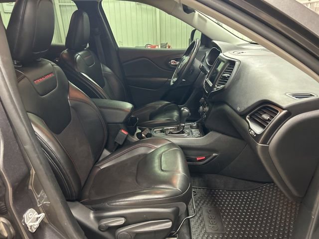 Used 2019 Jeep Cherokee Trailhawk w/ Cold Weather Group image 27