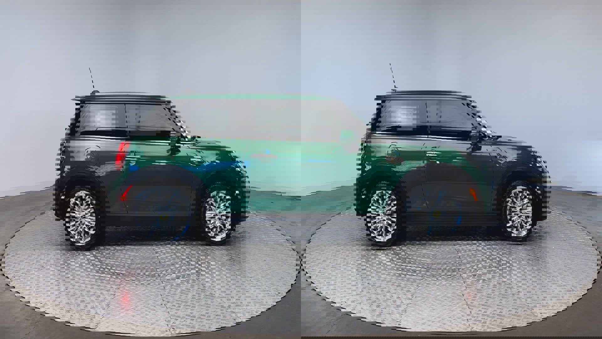 Certified 2024 MINI Cooper SE image 9