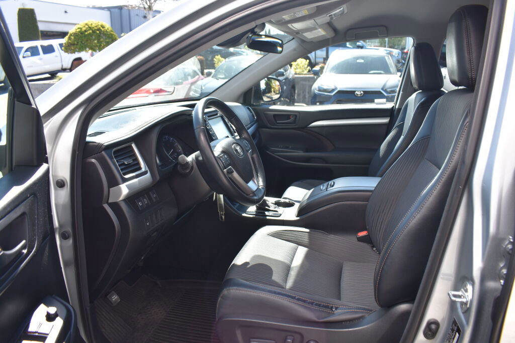 Certified 2017 Toyota Highlander Plus image 18