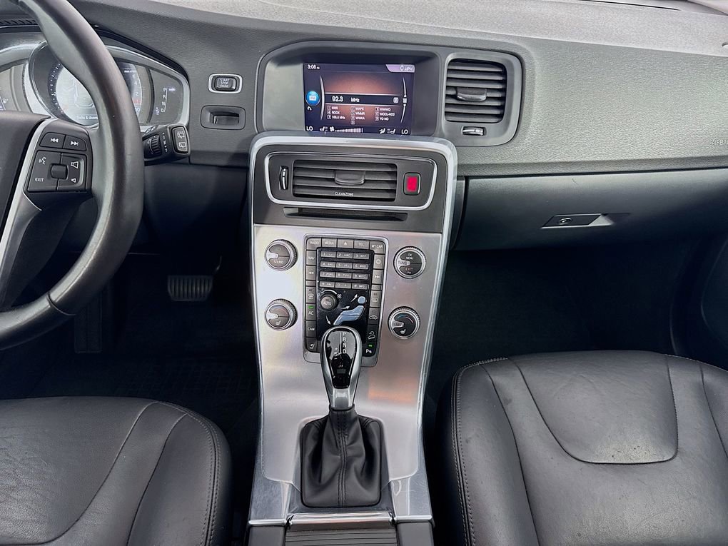 Used 2017 Volvo V60 T5 Cross Country w/ Climate Package image 16