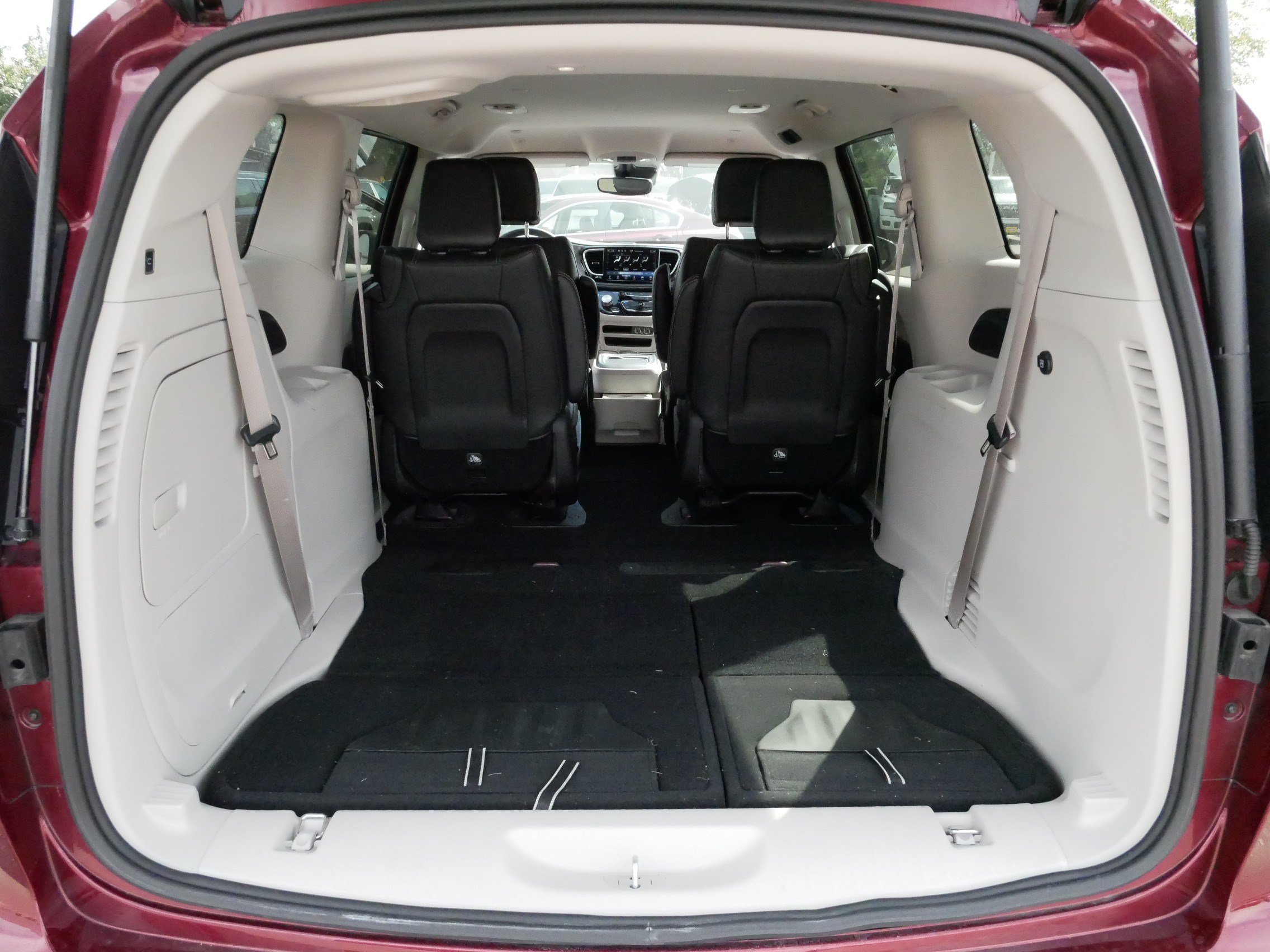 Used 2023 Chrysler Pacifica Touring-L FWD image 18