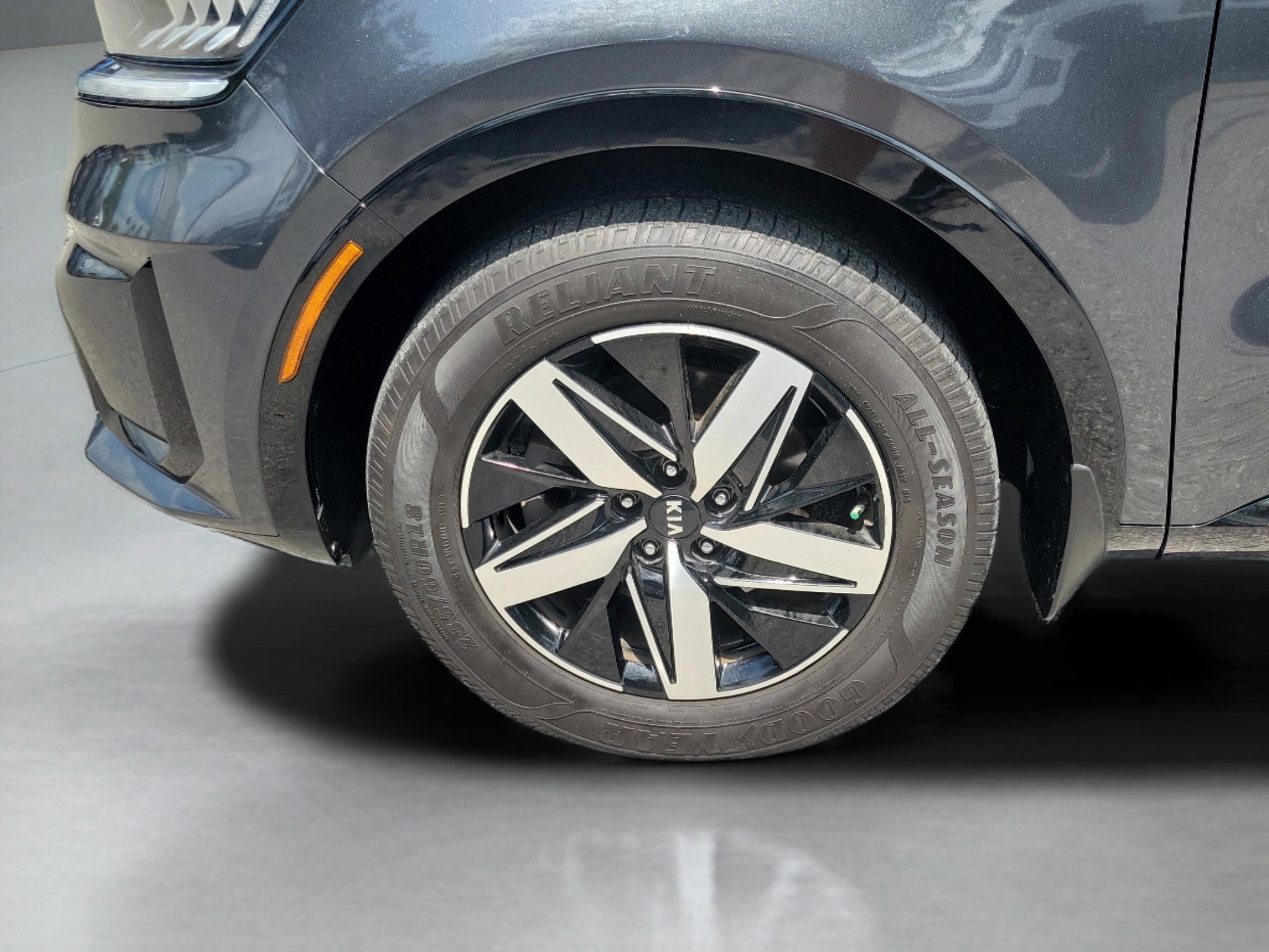 Used 2021 Kia Sorento S FWD image 32