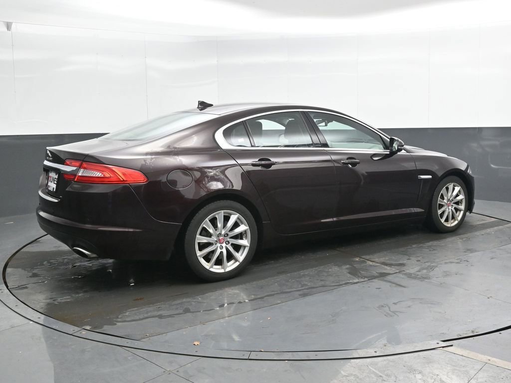 Used 2015 Jaguar XF Premium image 2