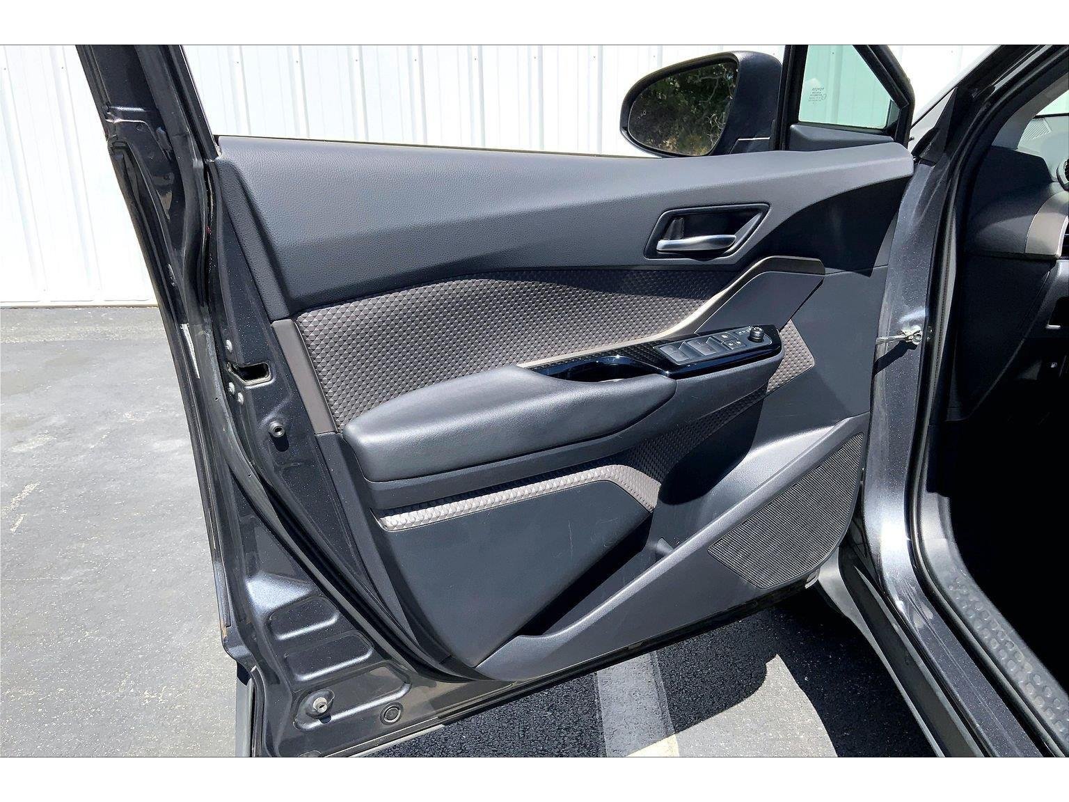 Used 2022 Toyota C-HR Limited FWD image 21