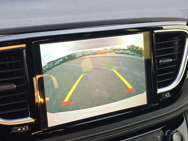 Used 2025 Chrysler Pacifica Limited FWD image 37