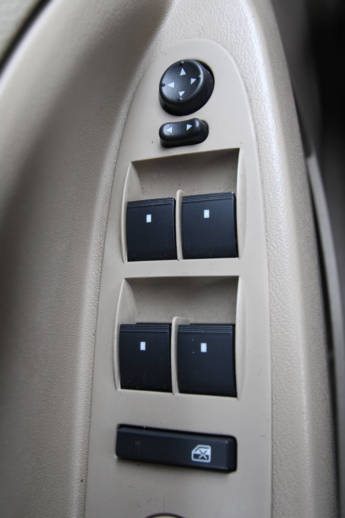 Used 2009 Chevrolet HHR LT FWD image 22