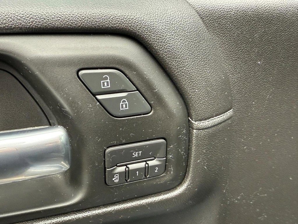 Used 2019 Chevrolet Silverado 1500 LTZ image 17