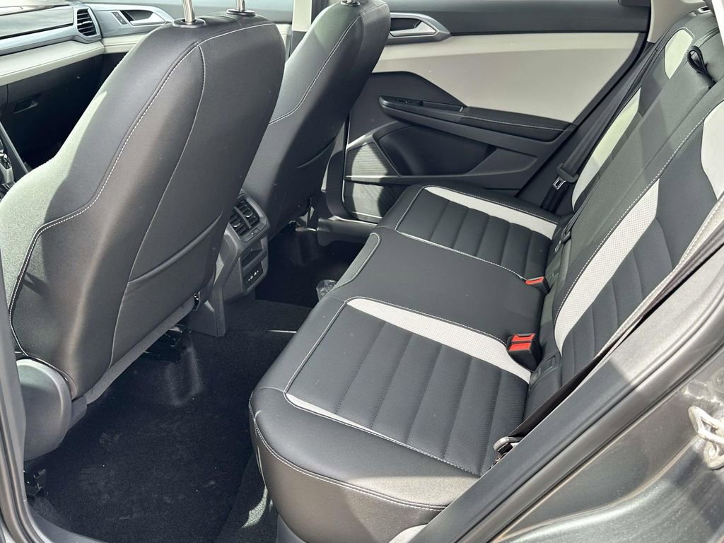 New 2026 Volkswagen Taos SEL AWD/4WD image 8