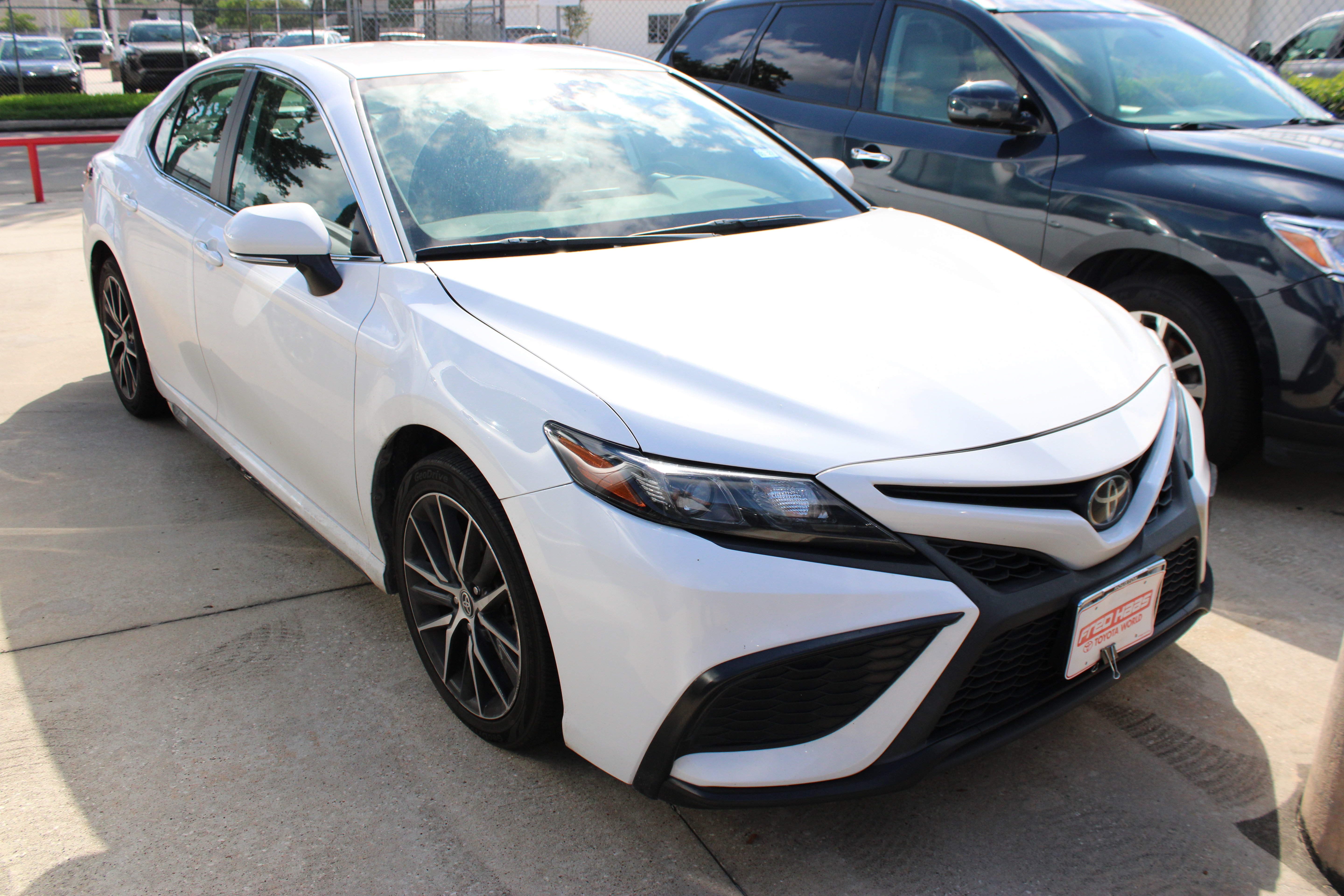 Used 2024 Toyota Camry SE FWD image 2