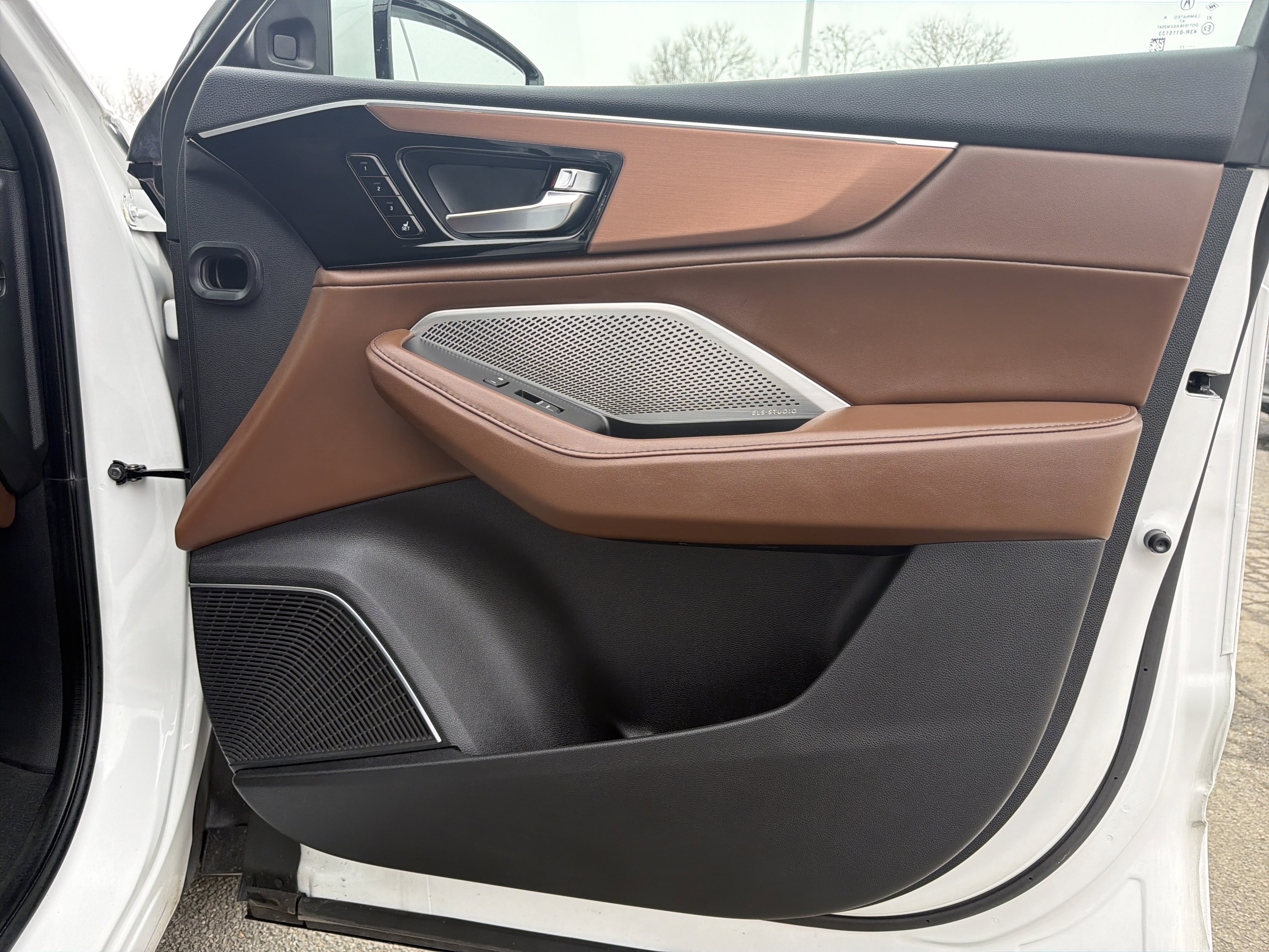 Used 2023 Acura MDX SH-AWD w/ Technology Package image 18