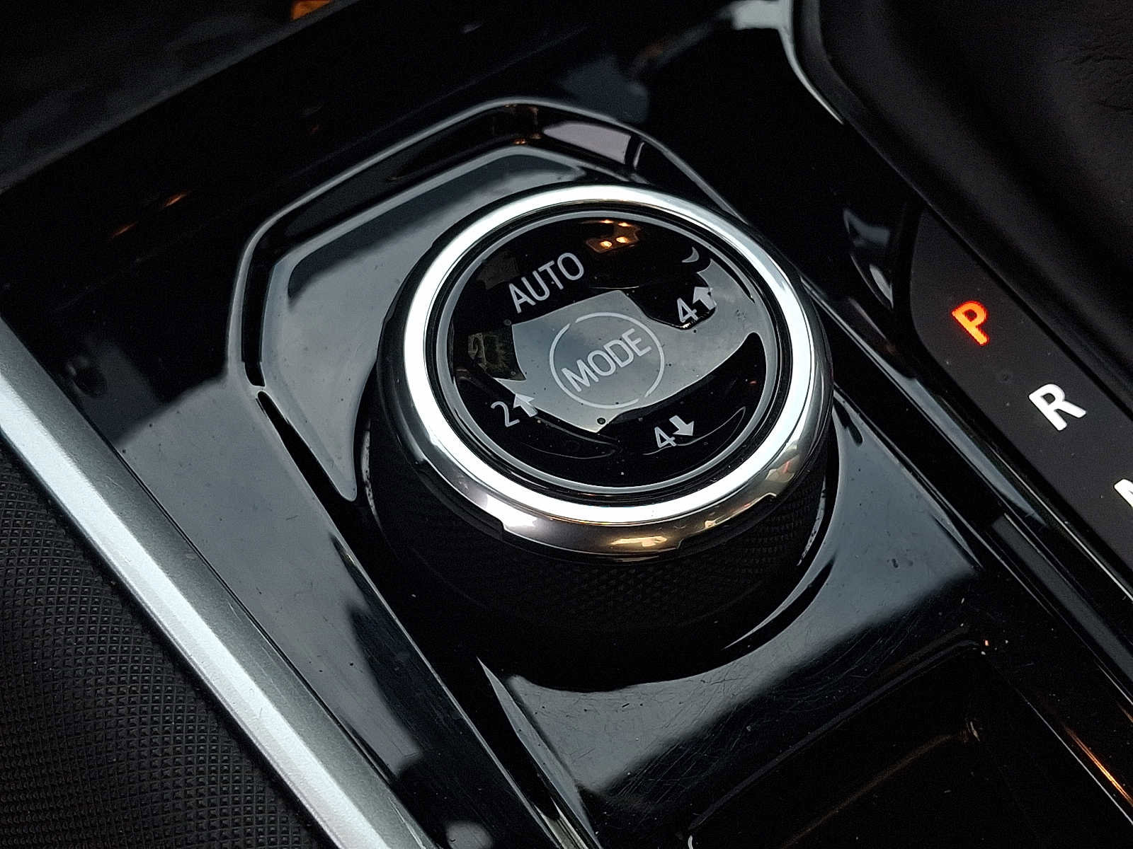 Used 2024 Chevrolet Colorado Z71 w/ Z71 Convenience Package 2 image 26