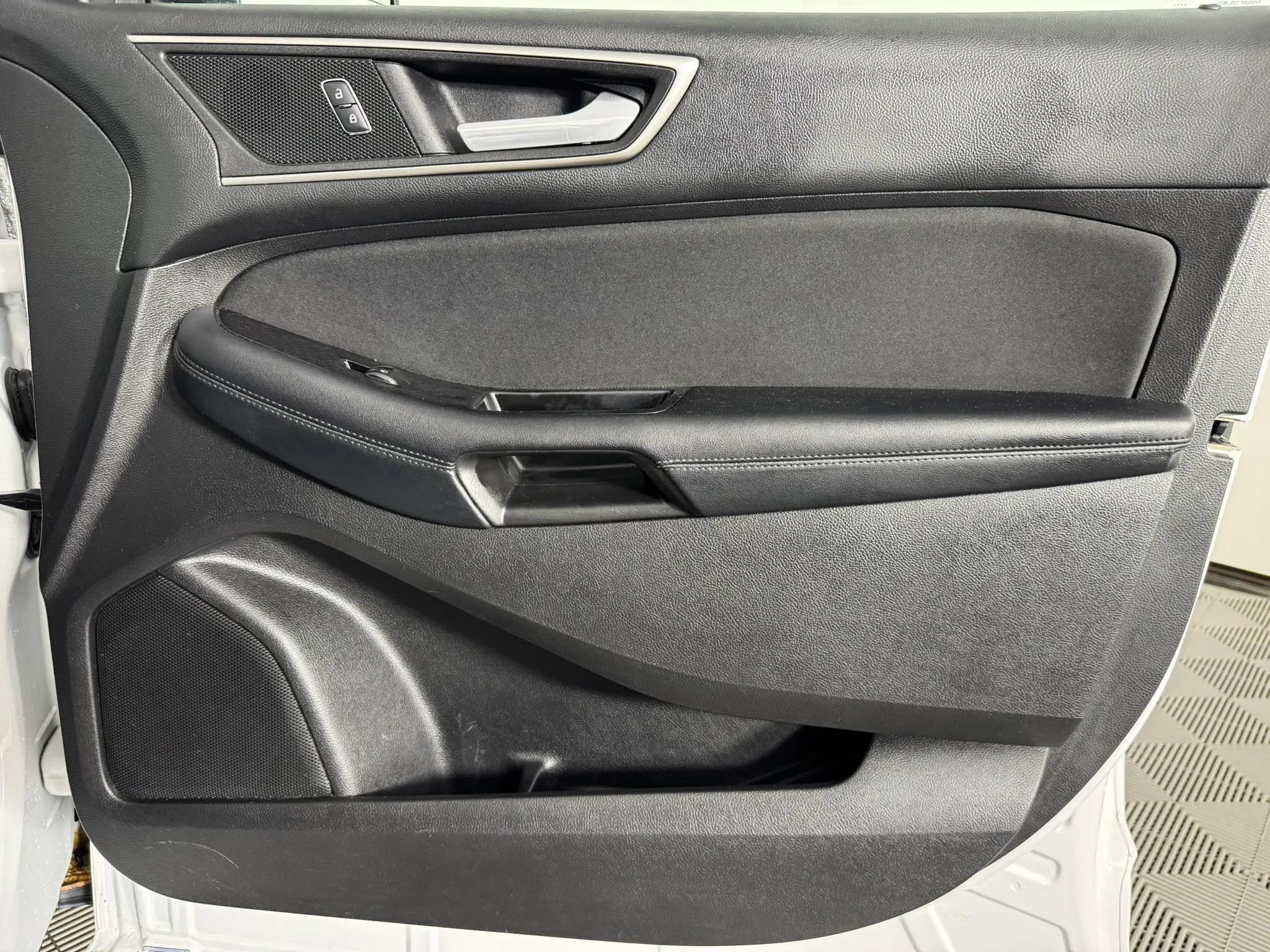 Used 2016 Ford Edge SEL FWD image 37