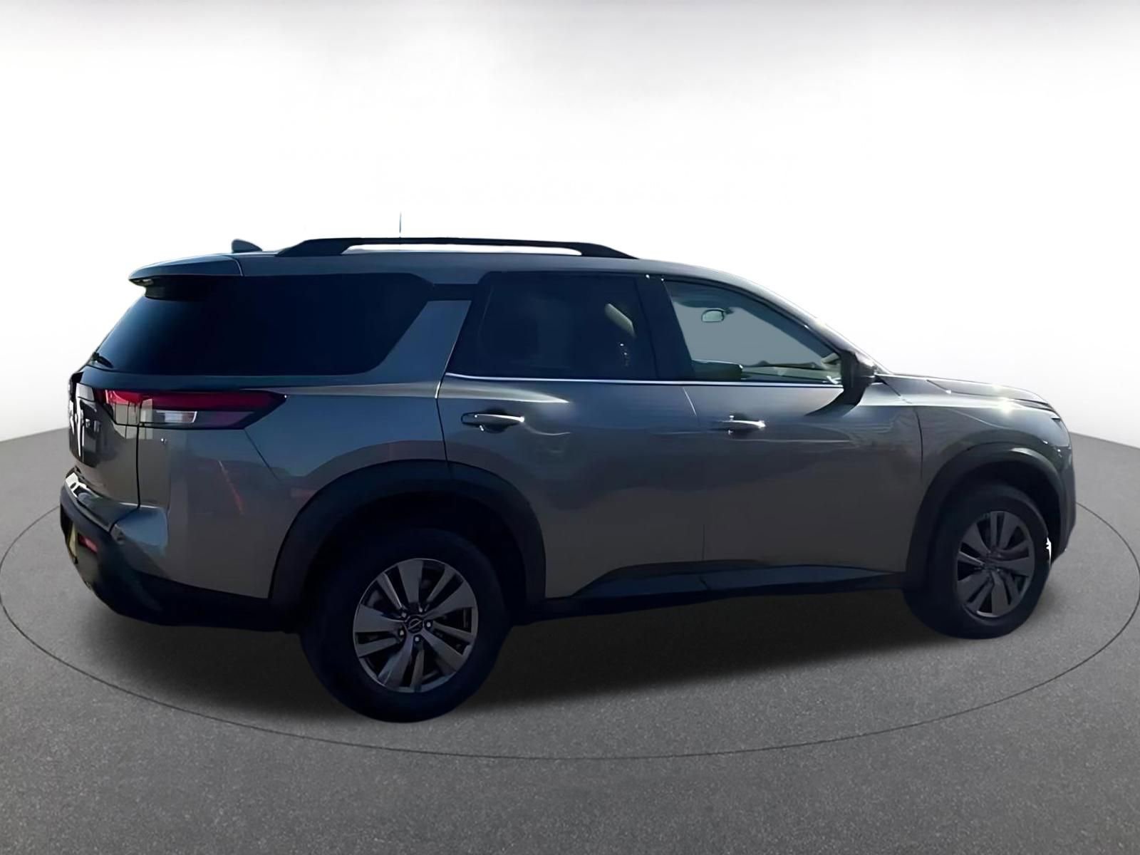Used 2025 Nissan Pathfinder SV AWD/4WD image 8
