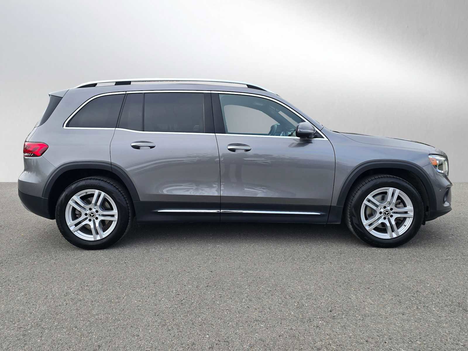 Used 2020 Mercedes-Benz GLB 250 4MATIC image 2