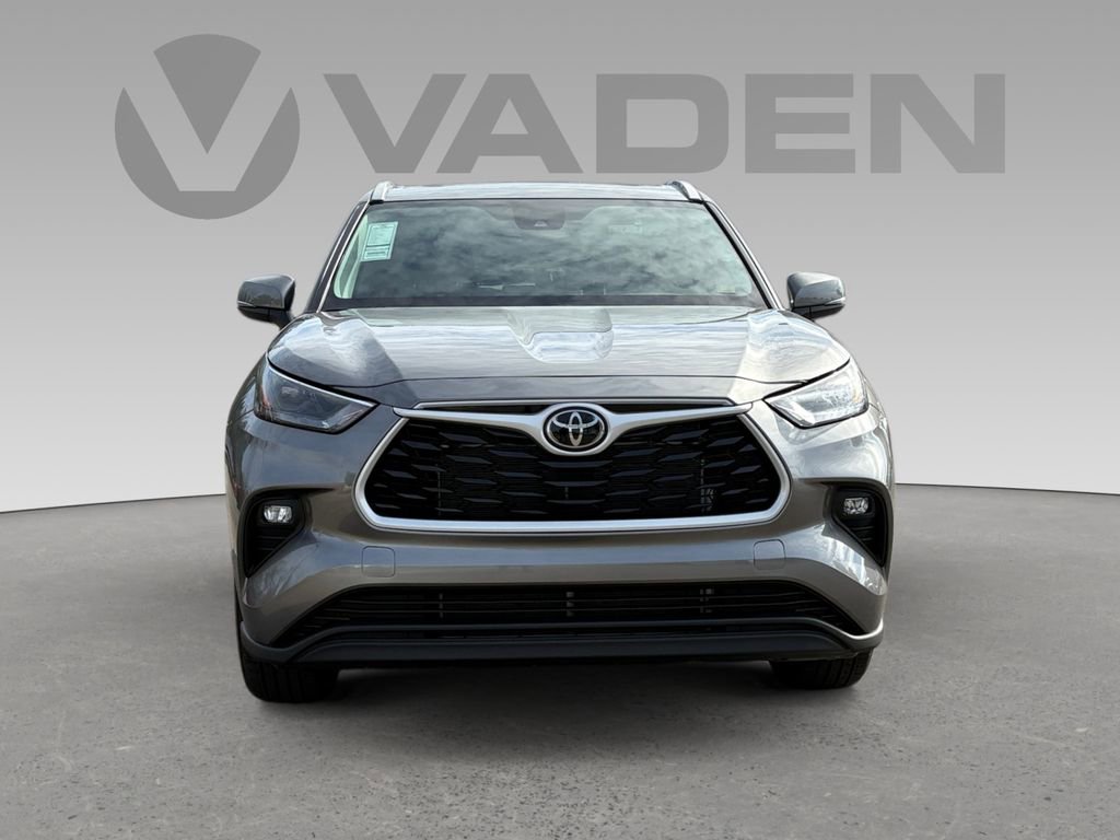 Used 2025 Toyota Highlander XLE image 28