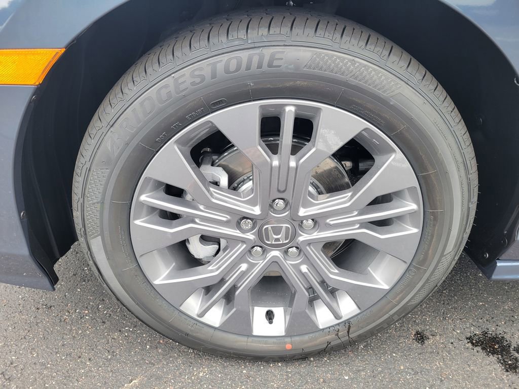 New 2026 Honda Odyssey Touring image 11