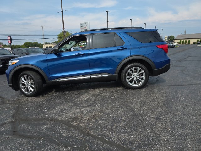 Used 2020 Ford Explorer XLT w/ Equipment Group 202A AWD/4WD image 3