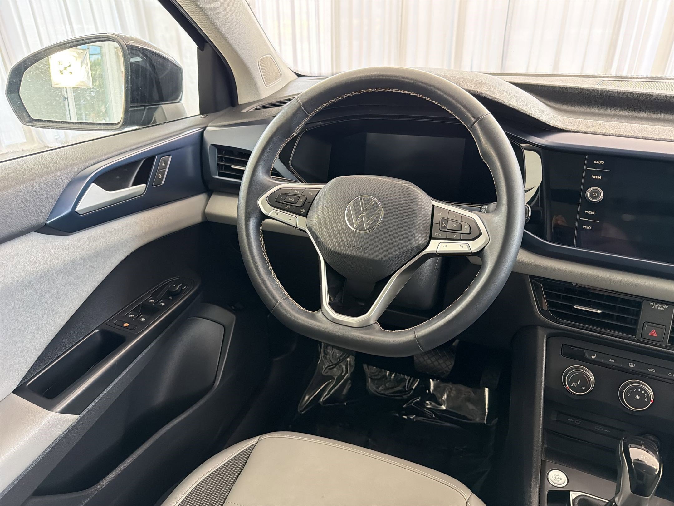 Used 2022 Volkswagen Taos SE w/ Panoramic Sunroof Package image 27