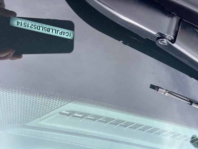 Used 2020 Jeep Cherokee Latitude Plus w/ Comfort/Convenience Group FWD image 10