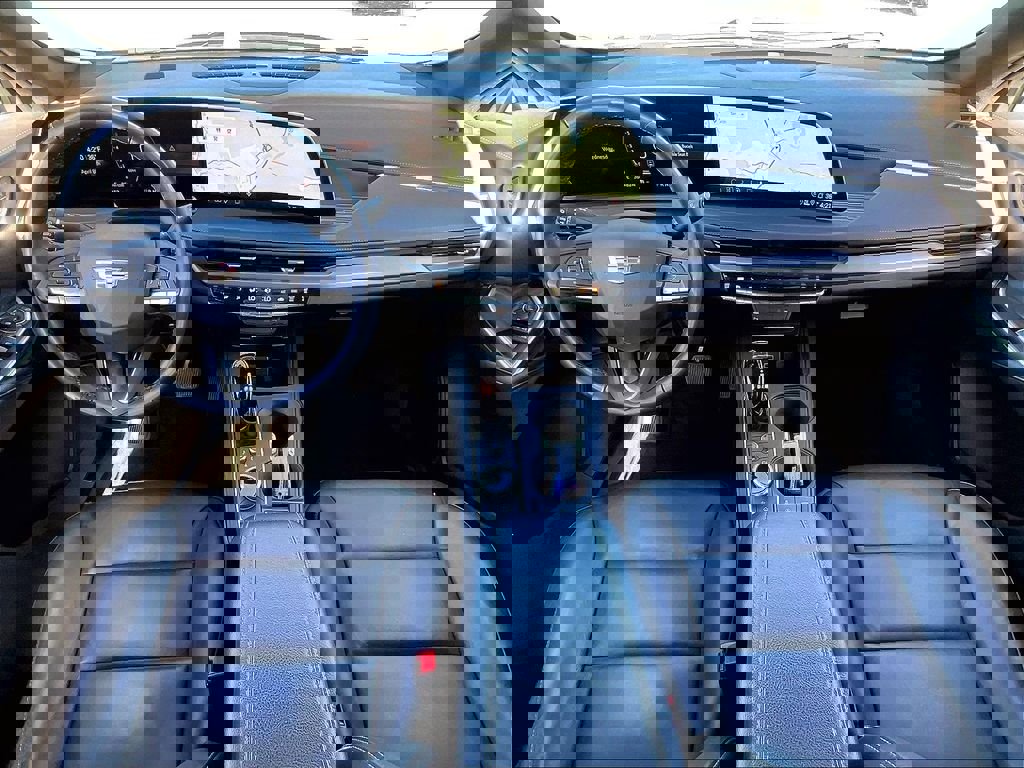 Used 2025 Cadillac XT4 Premium Luxury image 20