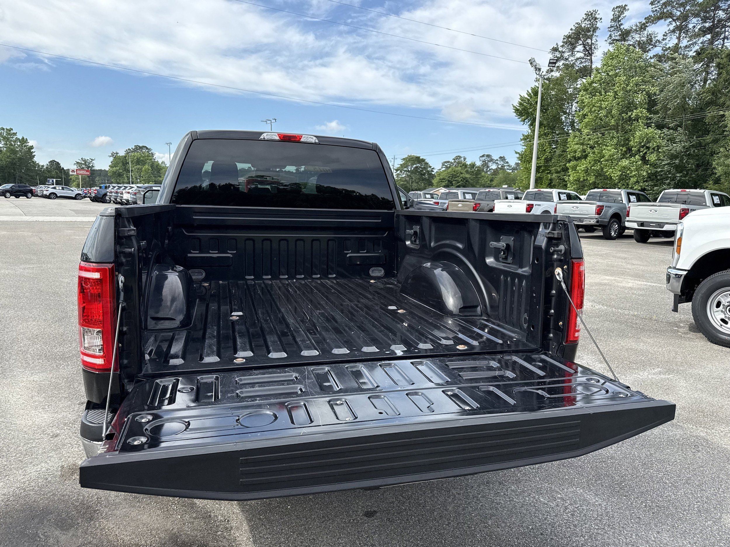 Used 2015 Ford F150 XLT w/ Equipment Group 301A Mid RWD image 9