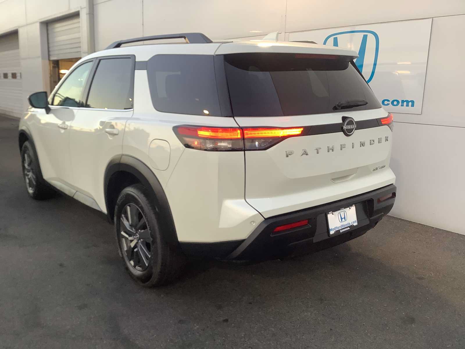 Used 2024 Nissan Pathfinder SV AWD/4WD image 4