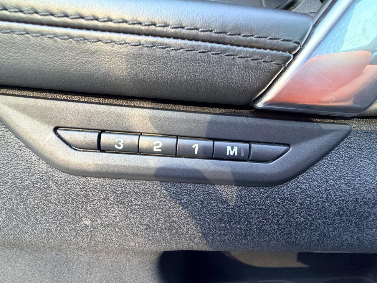 Used 2020 Land Rover Discovery Sport SE image 34