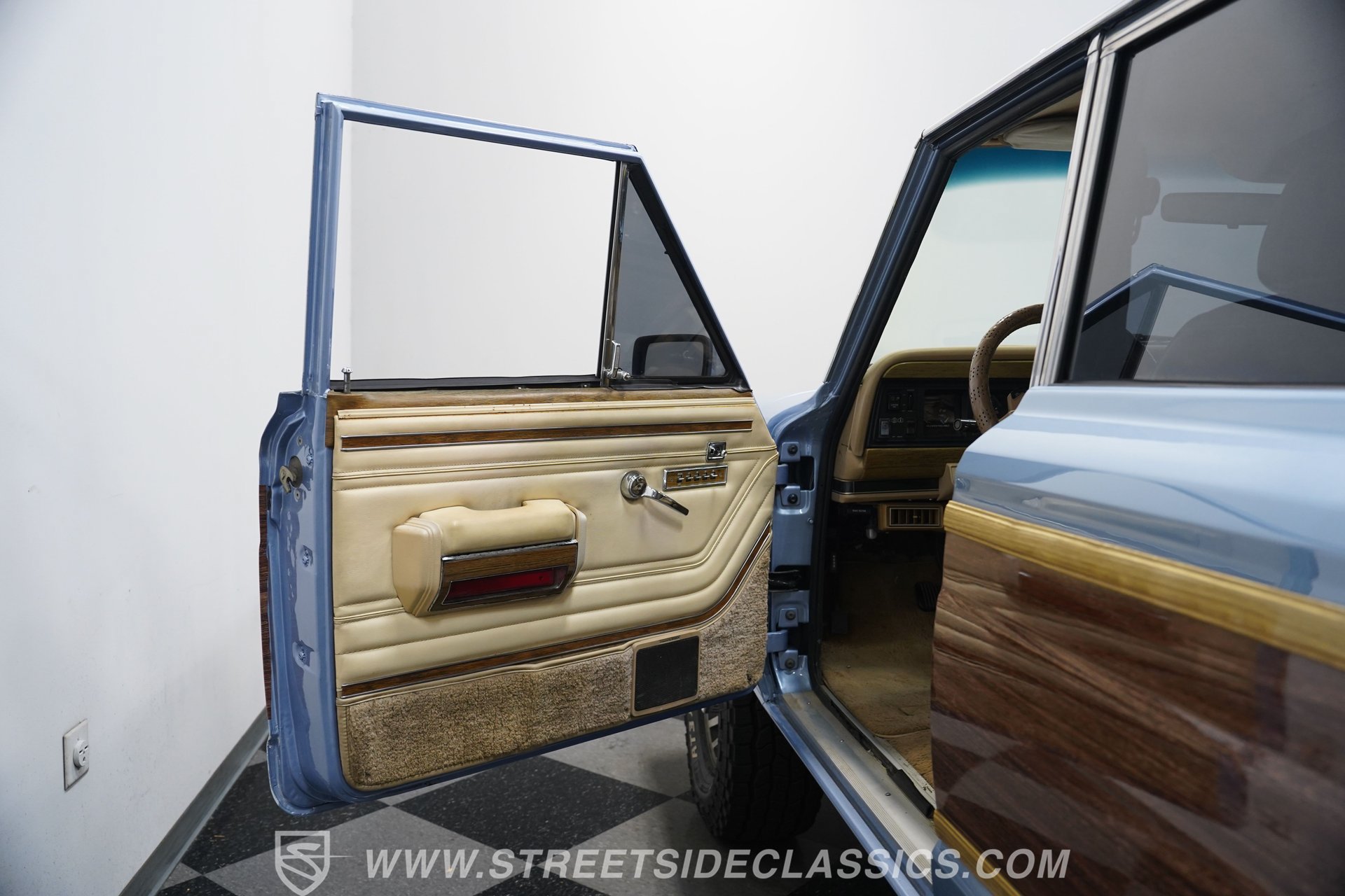 Used 1989 Jeep Grand Wagoneer AWD/4WD image 34