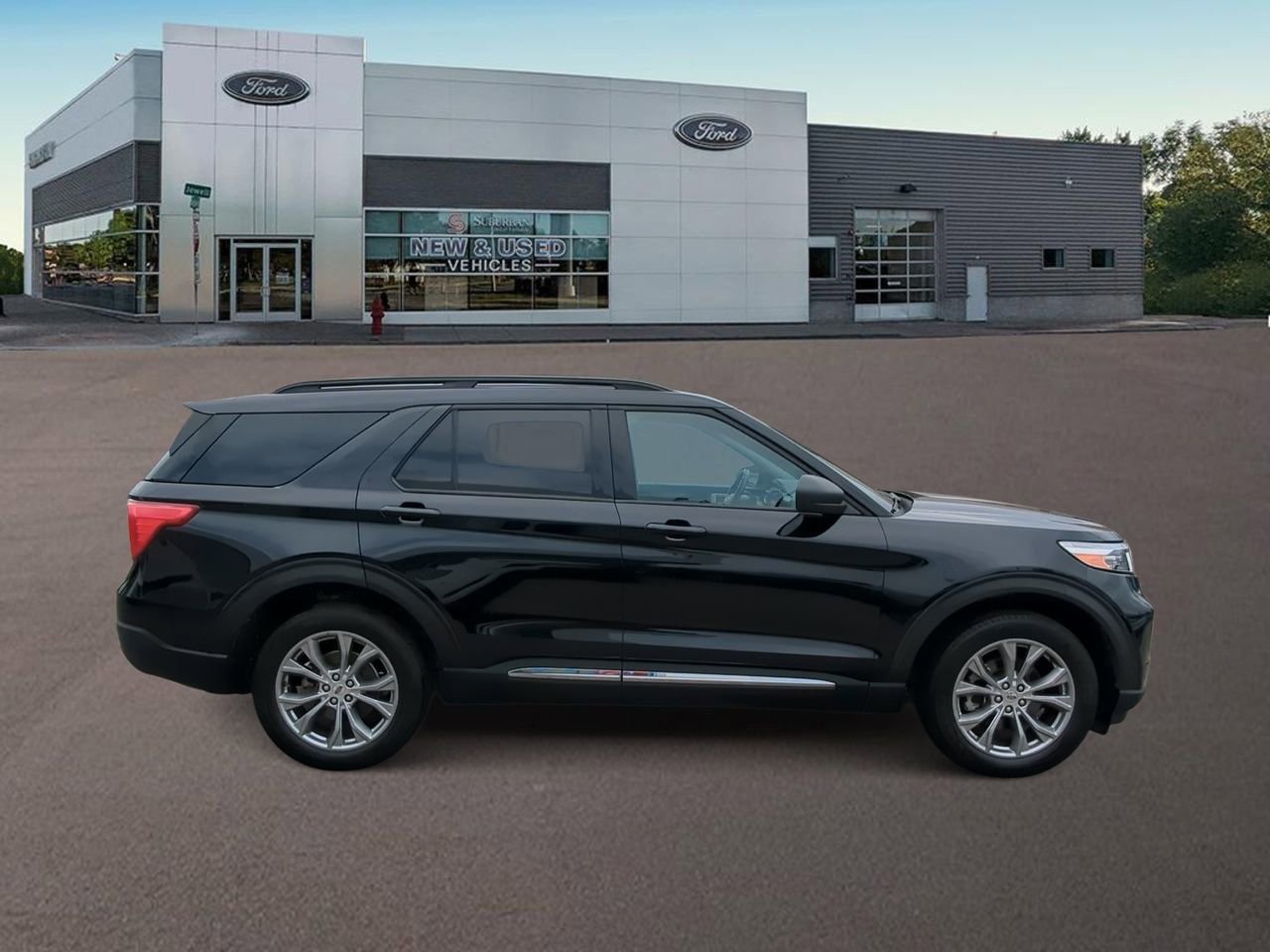 Certified 2022 Ford Explorer XLT w/ Equipment Group 202A image 12