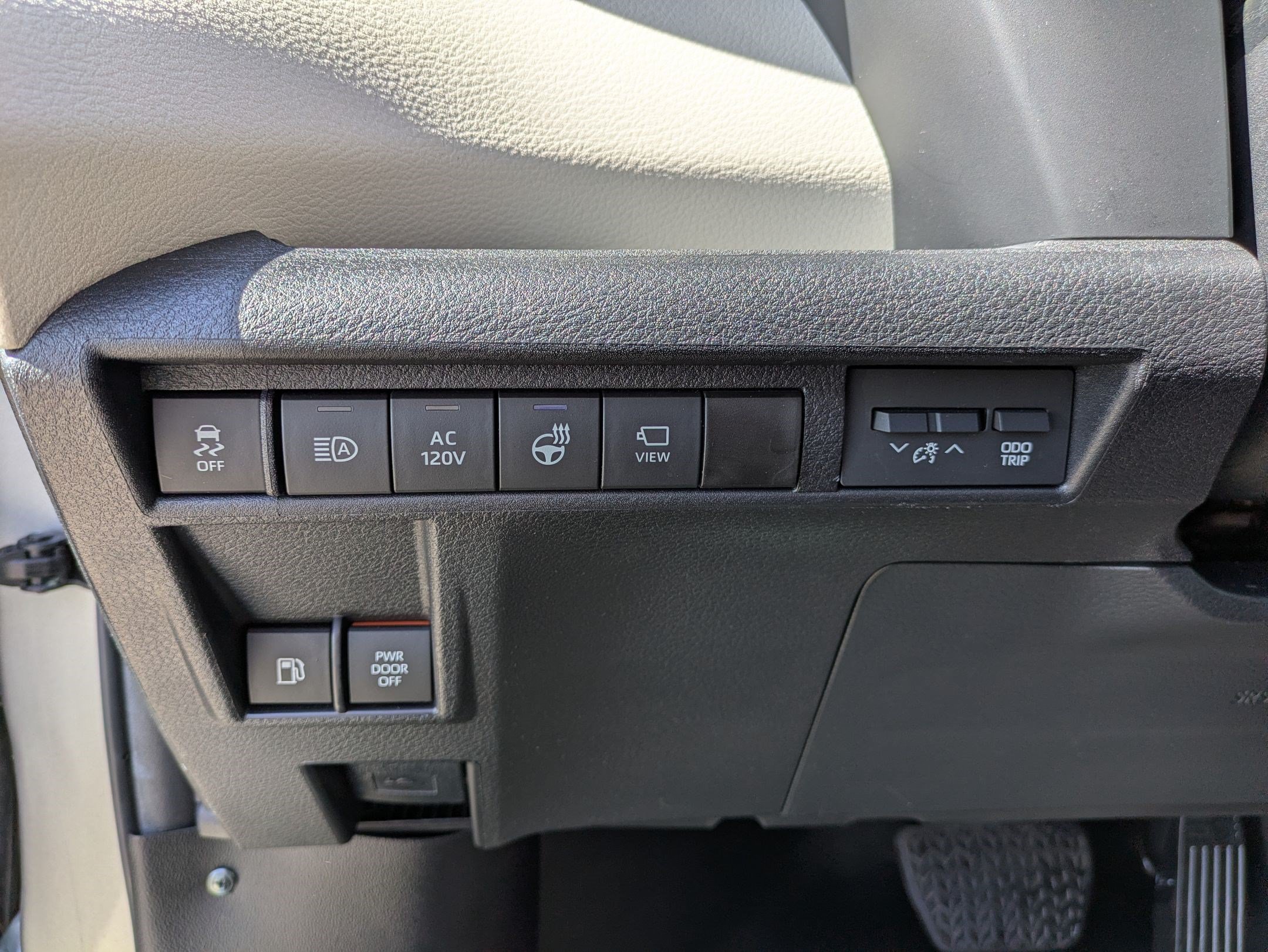 Used 2024 Toyota Sienna Platinum FWD image 24