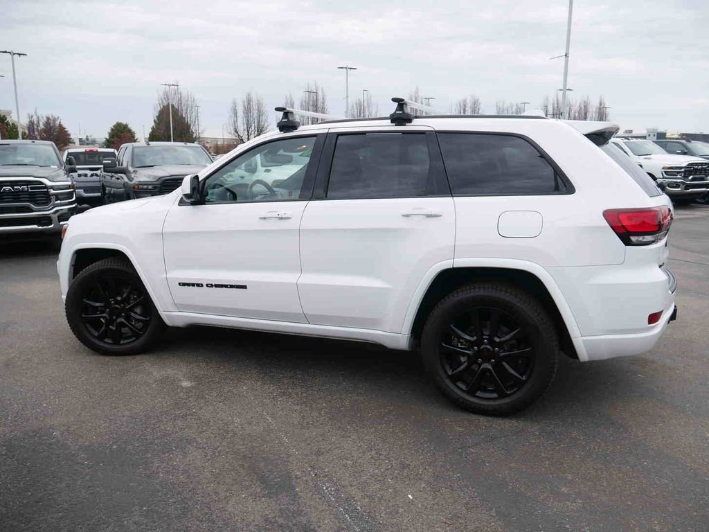 Used 2020 Jeep Grand Cherokee Altitude image 21