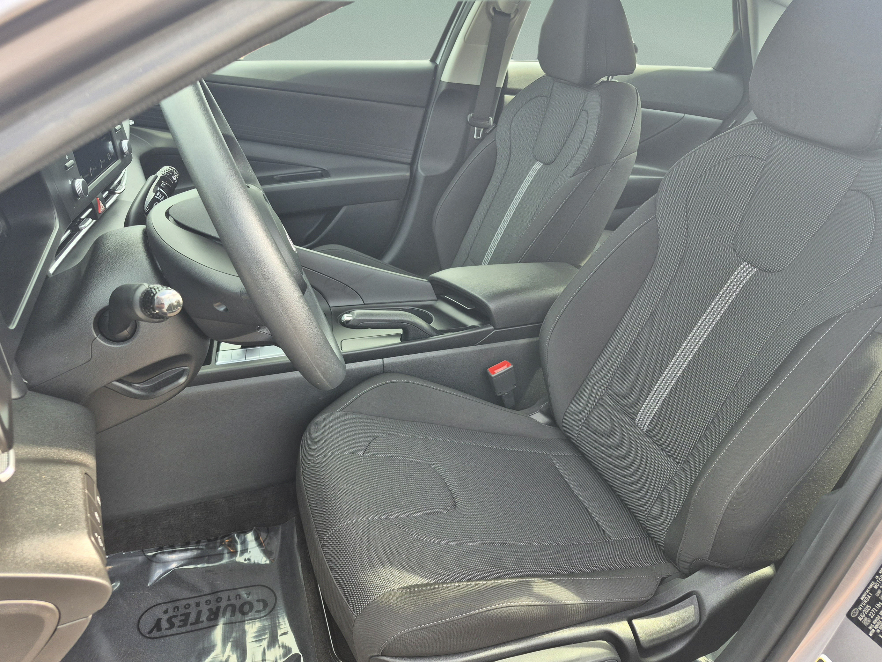 Certified 2025 Hyundai Elantra SE FWD image 17