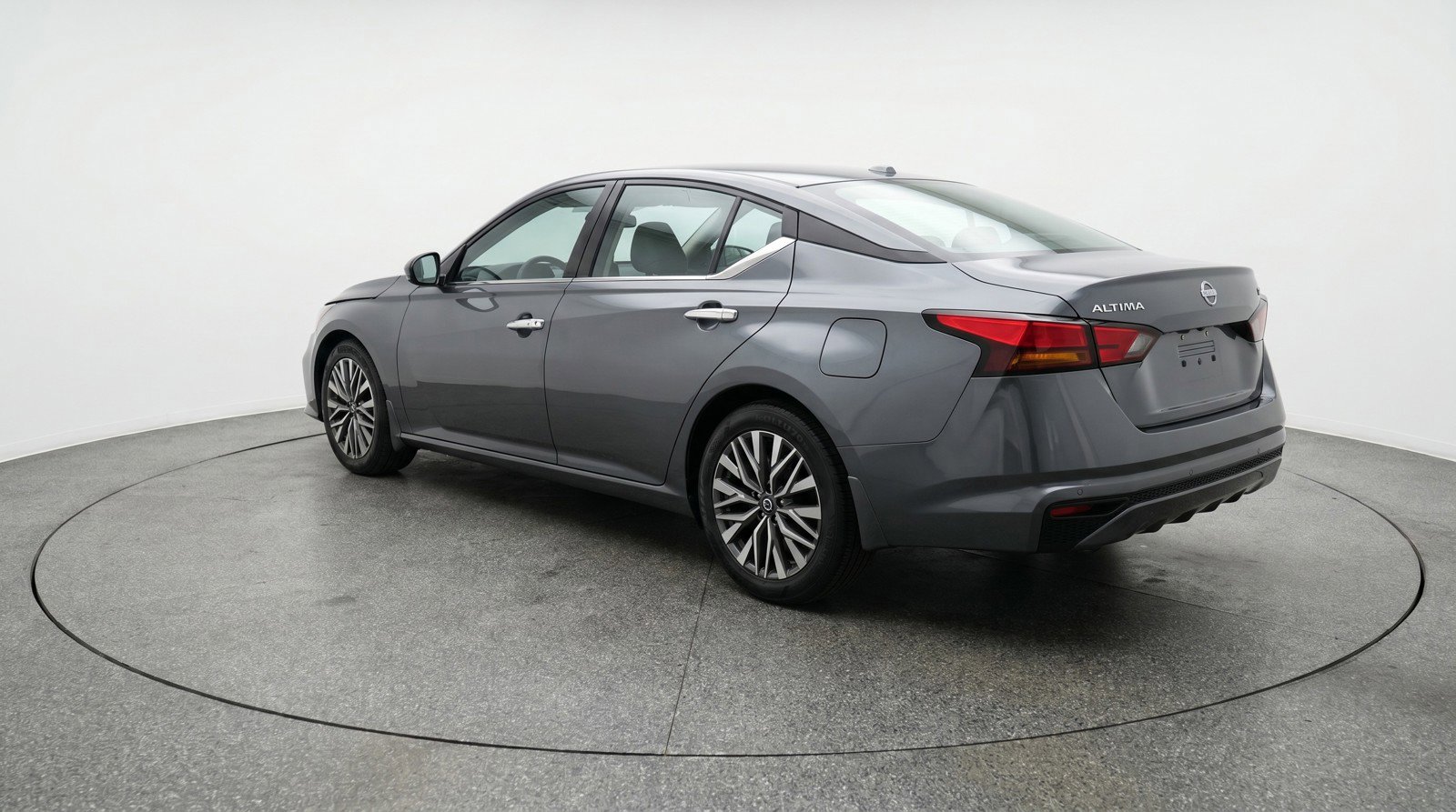 Used 2025 Nissan Altima 2.5 SV FWD image 6
