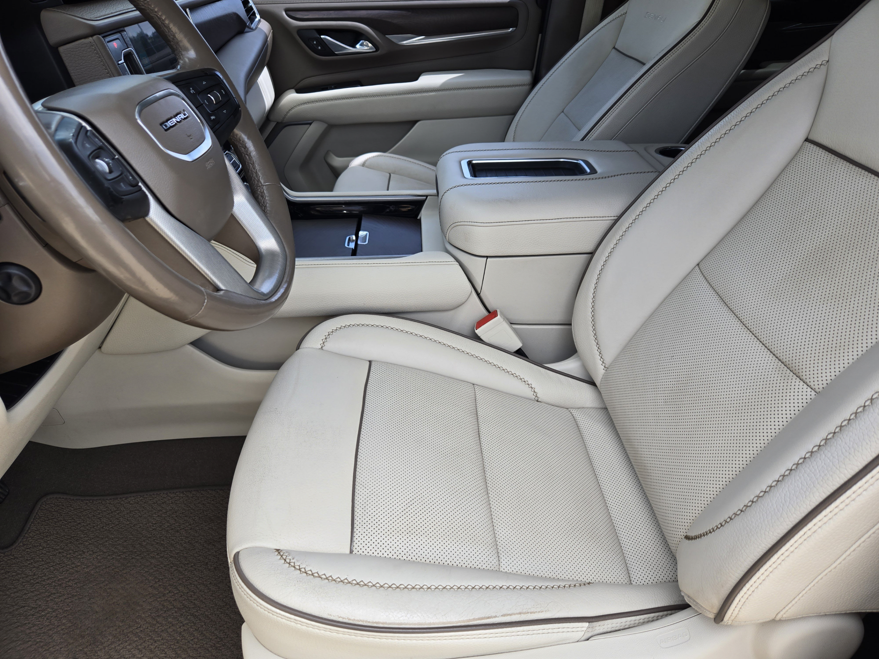 Used 2021 GMC Yukon Denali w/ Denali Ultimate Package AWD/4WD image 9