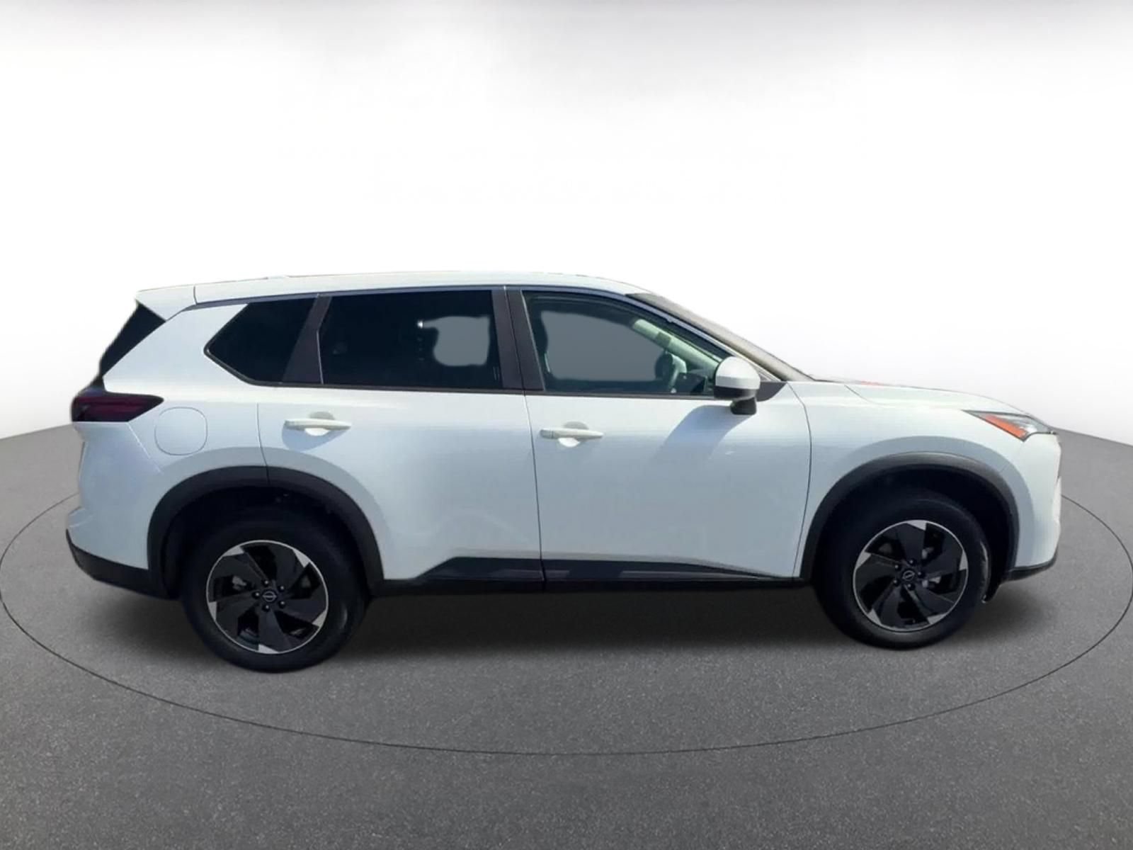 Used 2024 Nissan Rogue SV AWD/4WD image 16
