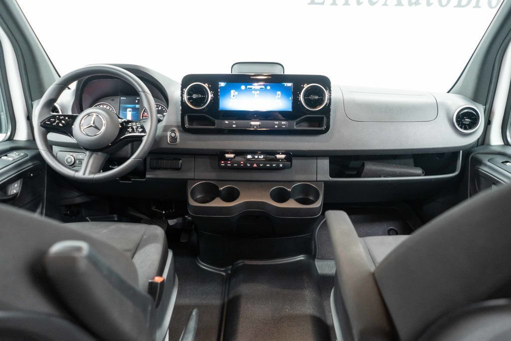 Used 2025 Mercedes-Benz Sprinter 2500 image 8