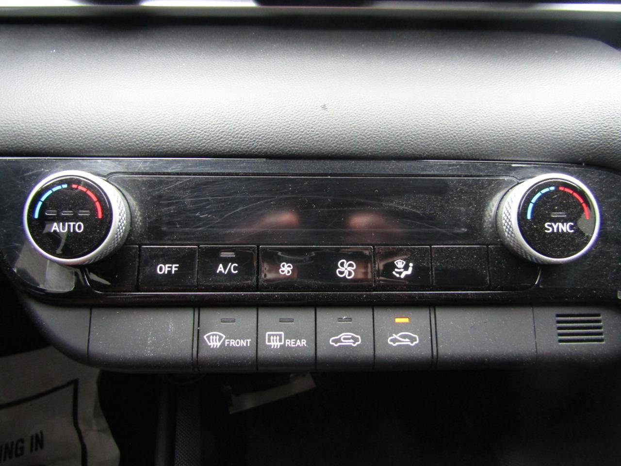 Used 2023 Hyundai Elantra SEL FWD image 16