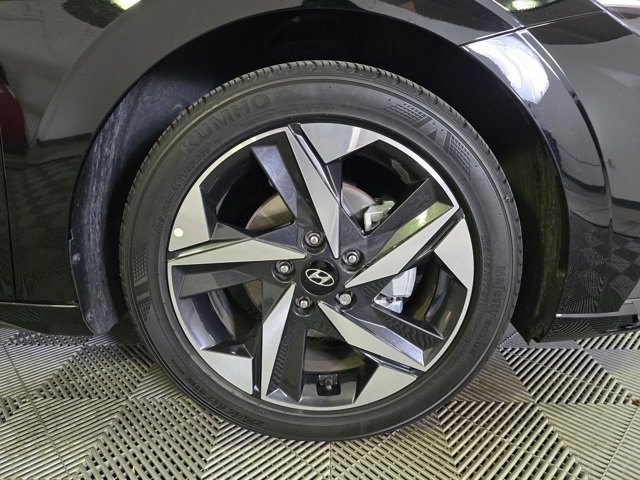 Certified 2023 Hyundai Elantra SEL w/ Convenience Package image 3