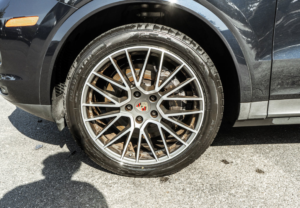 Used 2023 Porsche Cayenne Platinum Edition AWD/4WD image 34
