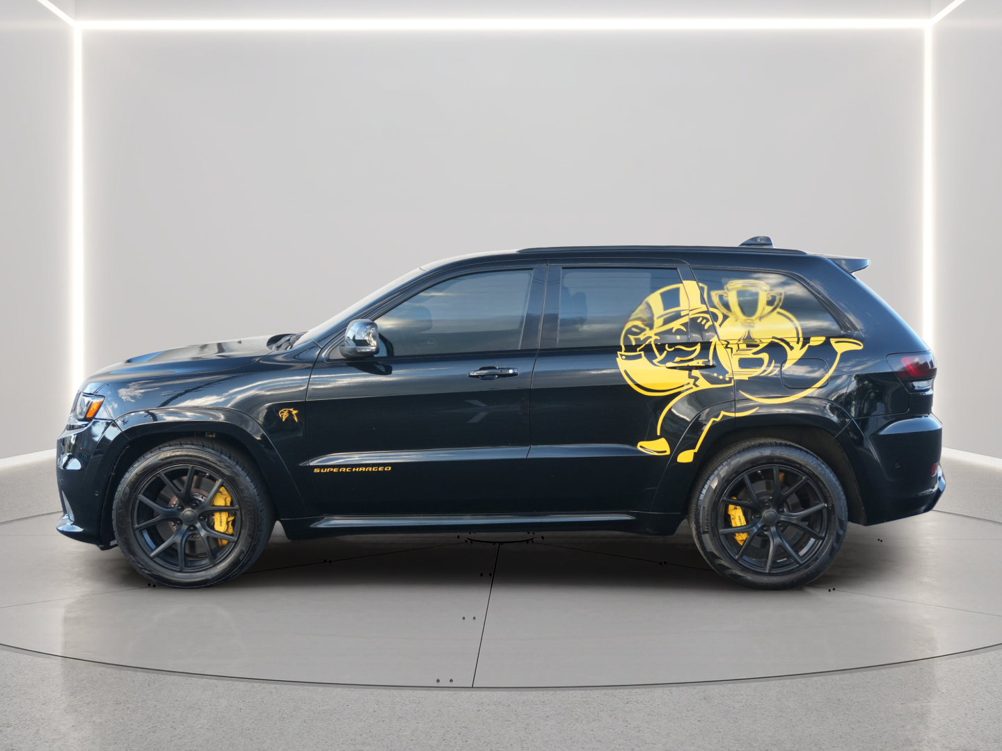 Used 2018 Jeep Grand Cherokee Trackhawk AWD/4WD image 2