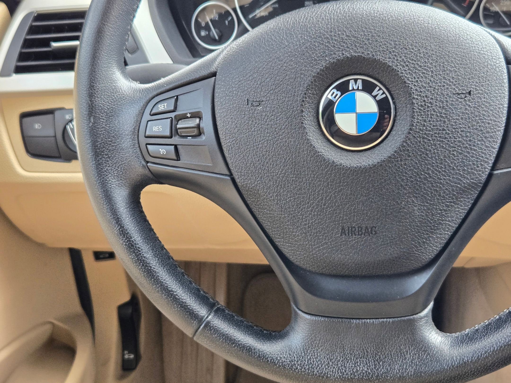 Used 2016 BMW 320i Sedan RWD image 21