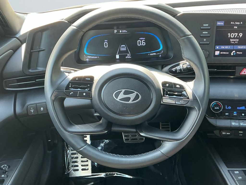 Used 2025 Hyundai Elantra Sport FWD image 13