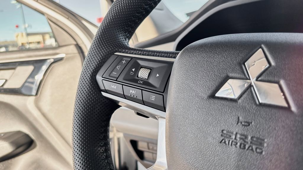 Used 2025 Mitsubishi Outlander SE FWD image 17