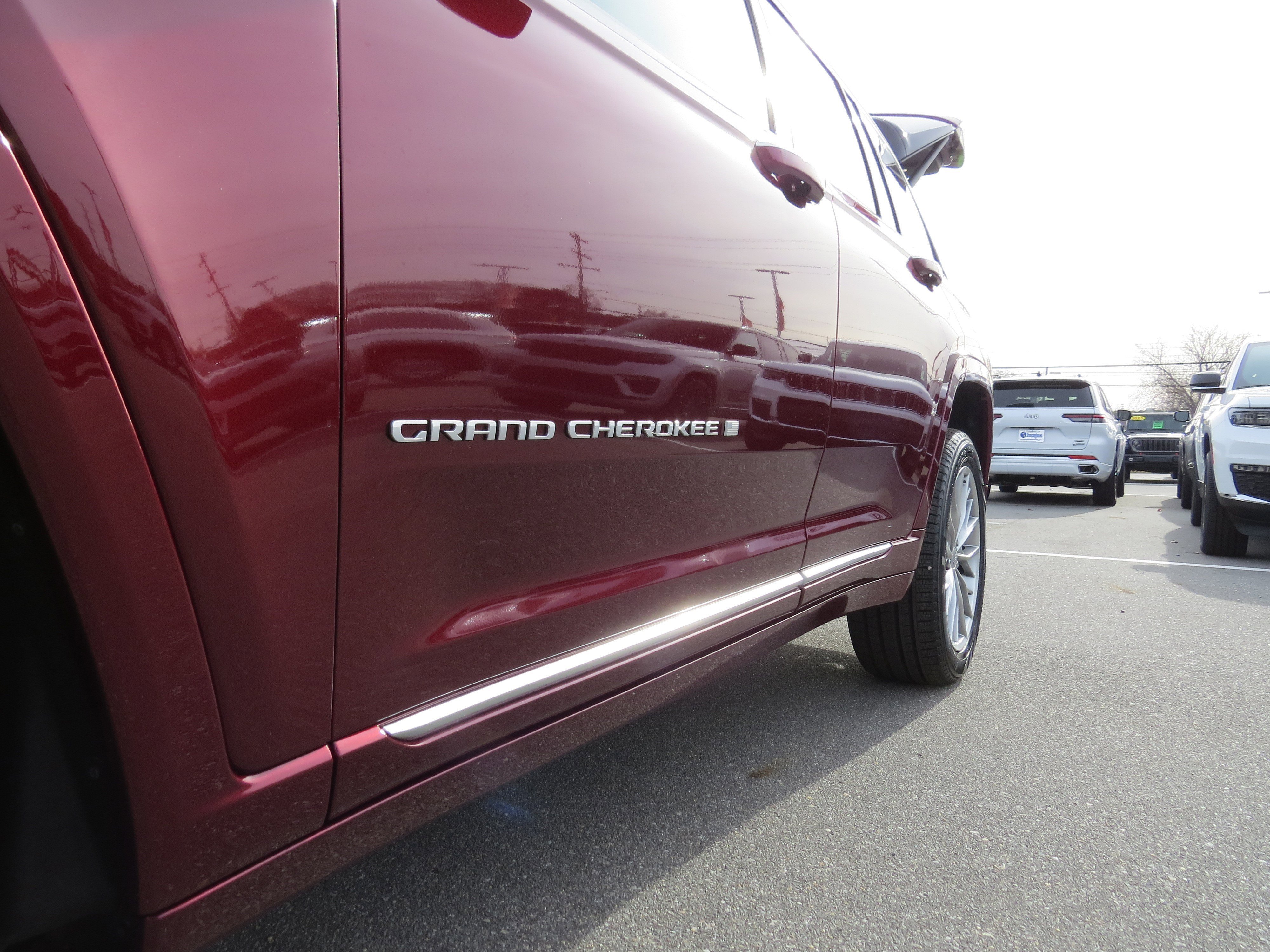 New 2025 Jeep Grand Cherokee Summit image 14