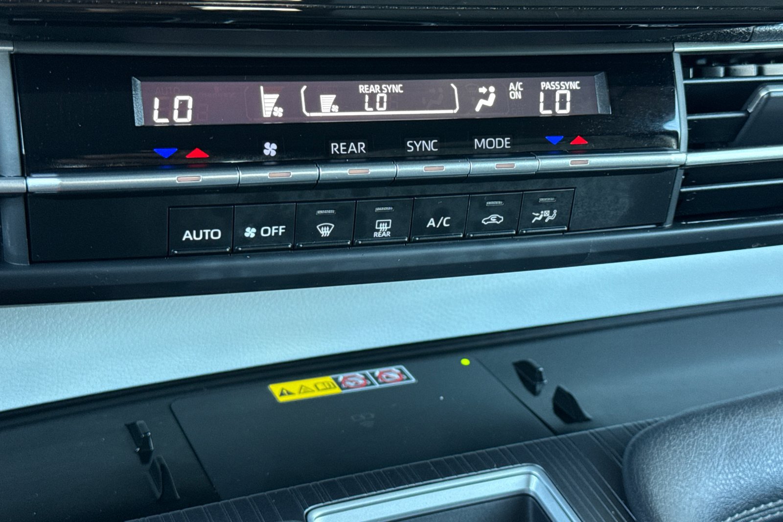 Used 2026 Toyota Sienna LE FWD image 25
