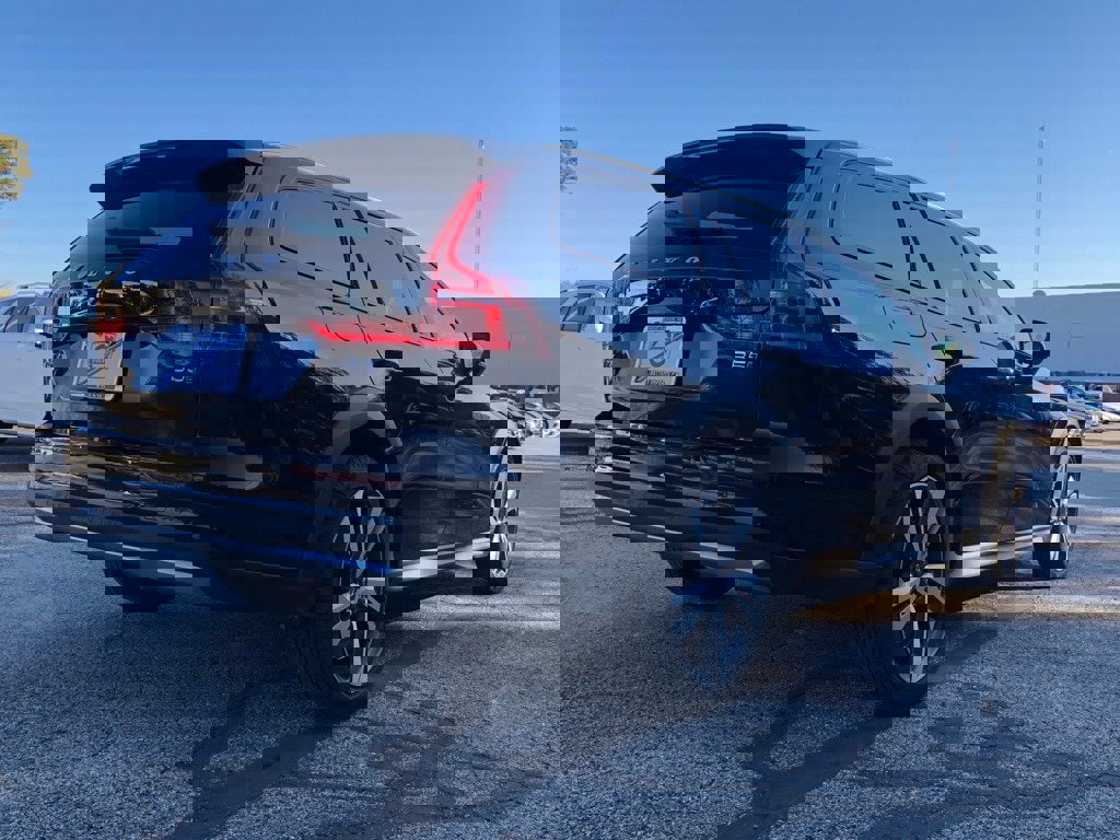 Used 2025 Volvo V60 B5 Cross Country Plus image 6