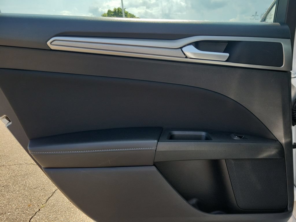 Used 2020 Ford Fusion SE FWD image 24