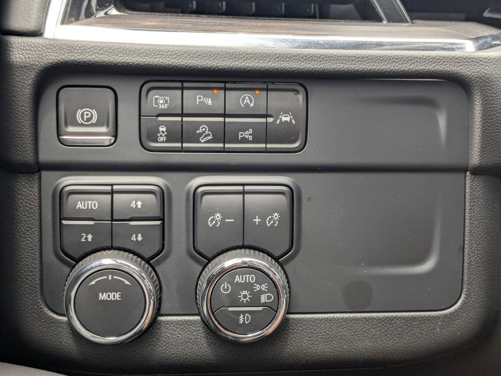 Certified 2025 Chevrolet Suburban Z71 AWD/4WD image 40
